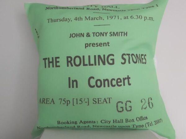 green cushion cover rolling stones concert
